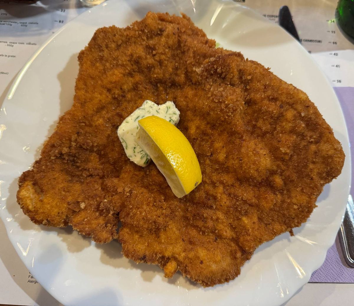 Snitel Vienez Din Cotlet de Vitel cu Unt Aromat si Lamaie